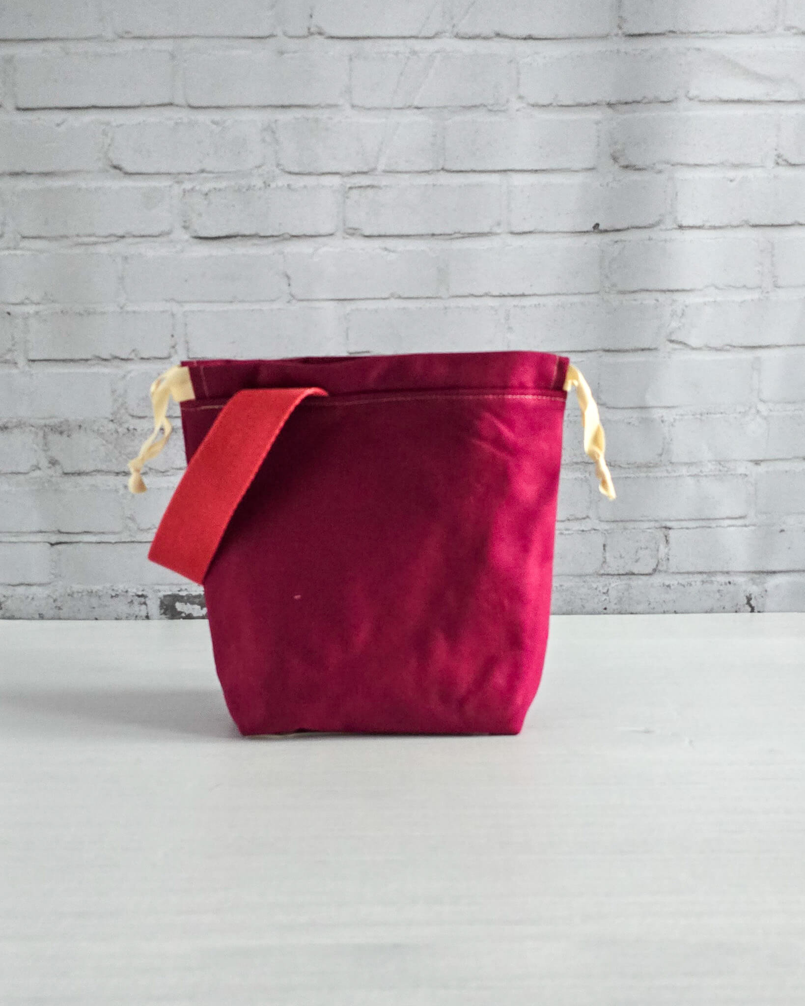 Canvas Projekttasche Tuva S Berry handgenäht in Bayern von Nadelmikado